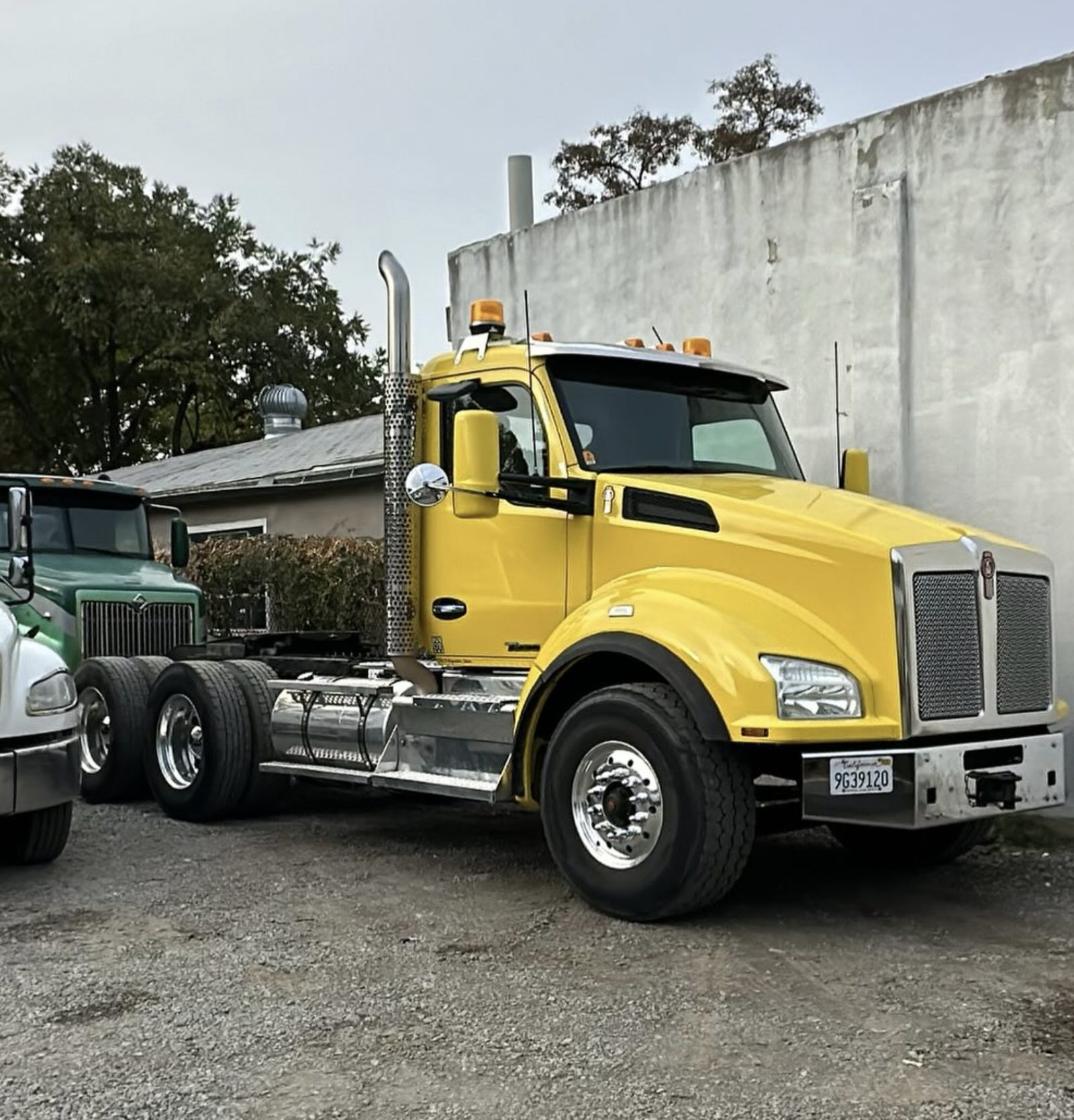 Pat's Towing Kenworth tractor